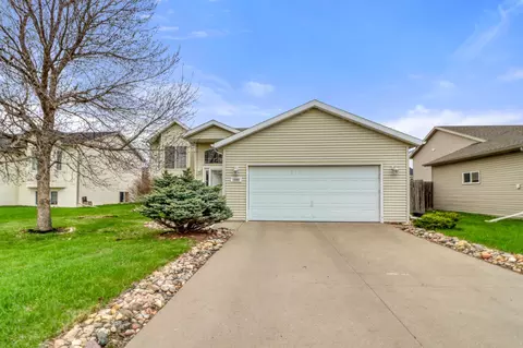1040 39th Ave W, West Fargo, ND 58078