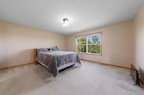 Bedroom - 563 Summit Ave, Dundas, MN 55019 photo 3 of 10