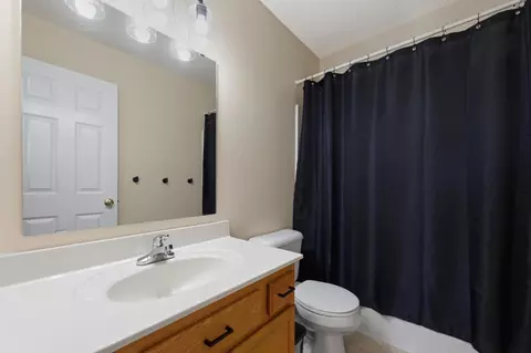 Bath - 563 Summit Ave, Dundas, MN 55019 photo 4 of 6