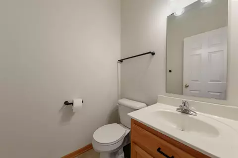 Bath - 563 Summit Ave, Dundas, MN 55019 photo 1 of 6