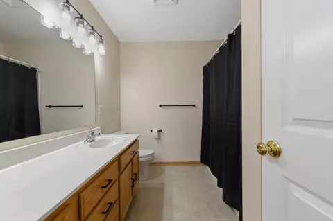 Bath - 563 Summit Ave, Dundas, MN 55019 photo 3 of 6