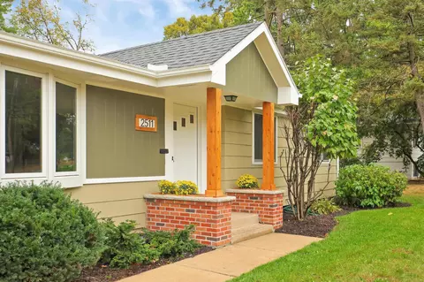 2511 W 110th St, Bloomington, MN 55431