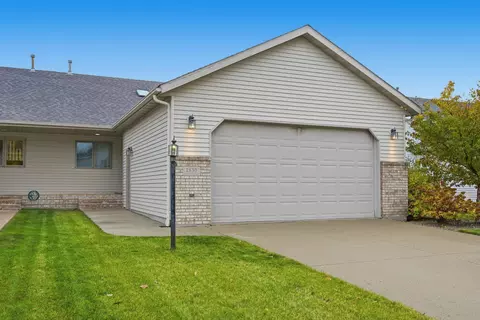 2830 Wheatland Dr S, Fargo, ND 58103