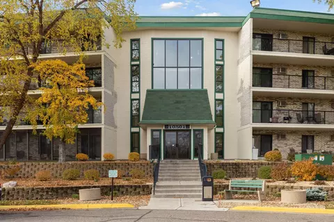 10501 Cedar Lake Rd #206, Minnetonka, MN 55305