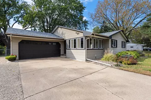 11416 River Hills Dr, Burnsville, MN 55337