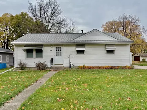 313 9th St, Gaylord, MN 55334