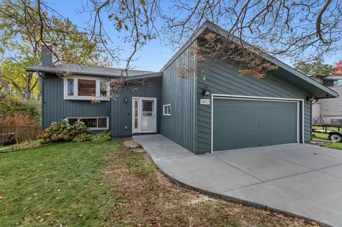 3012 Crescent Ln NW, Rochester, MN 55901