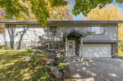 712 E 151st St, Burnsville, MN 55306