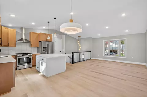 1052 Ticonderoga Trl, Eagan, MN 55123