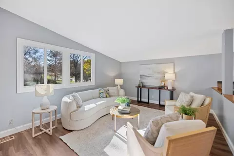 8621 Darnel Rd, Eden Prairie, MN 55344