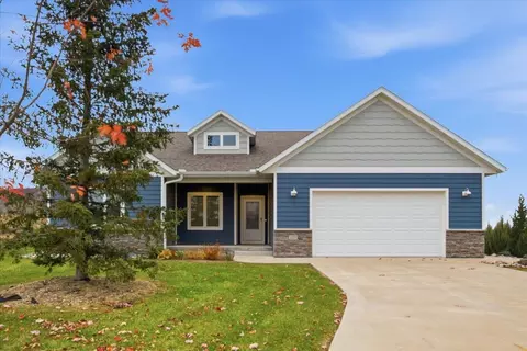 127 Emerald Lake Dr, Lake City, MN 55041