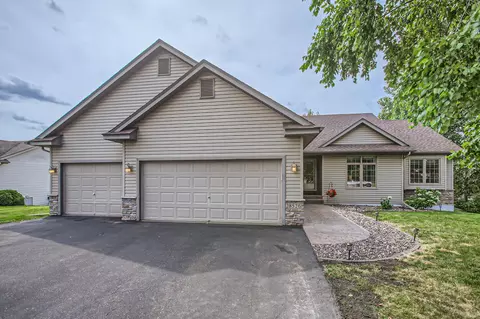 28526 Lakeside Trl, Lindstrom, MN 55045