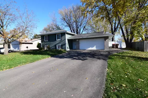8479 Ivywood Ave S, Cottage Grove, MN 55016
