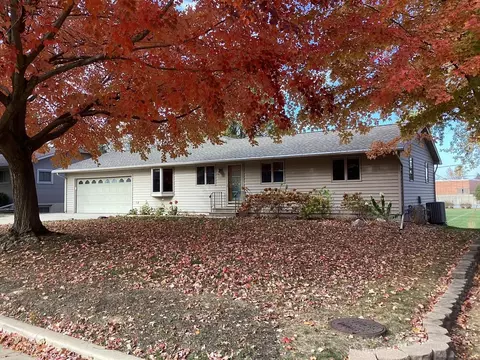 1704 Plainview Ln, Albert Lea, MN 56007