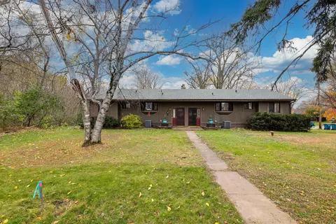 115 Peninsula Rd, Medicine Lake, MN 55441