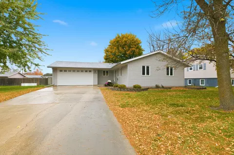 2712 12th Ave NW, Willmar, MN 56201