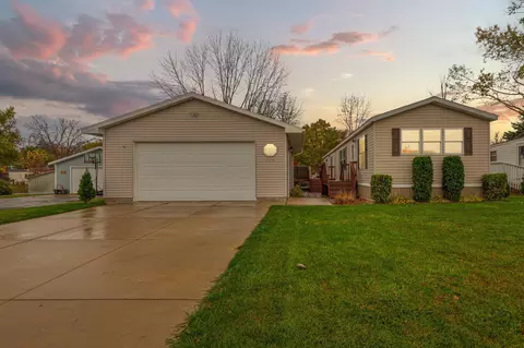505 30th St NW, Faribault, MN 55021