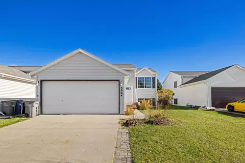 3004 32nd St S, Moorhead, MN 56560