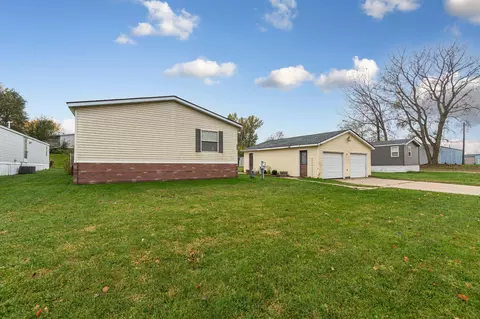 831 30th St NW, Faribault, MN 55021 photo 2