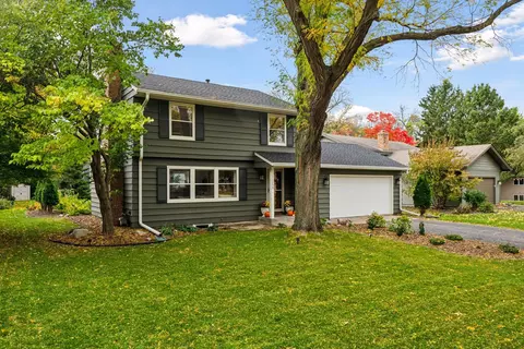 11259 Windrow Dr, Eden Prairie, MN 55344