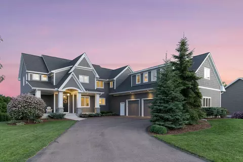 2880 Fairway Dr, Chaska, MN 55318