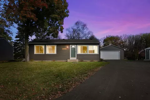 112507 E Scott Ln, Chaska, MN 55318