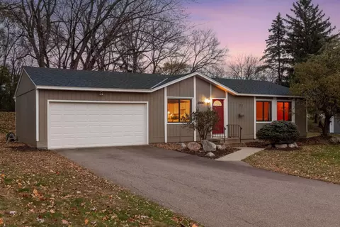 112010 Faber Ln, Chaska, MN 55318