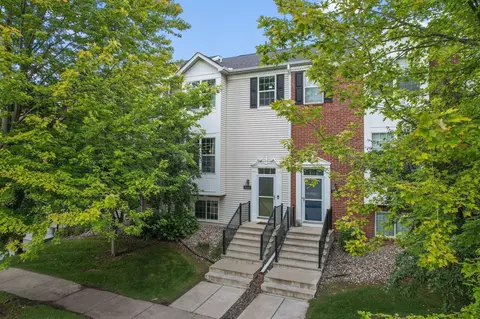 8439 Grove Pl, Shakopee, MN 55379