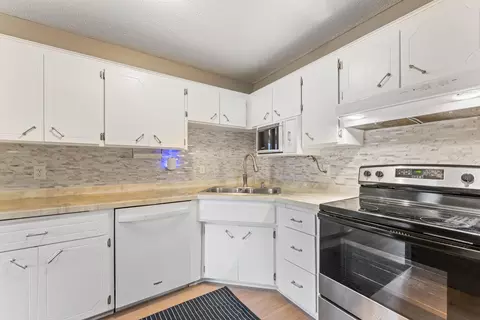 Kitchen - 14960 Dodd Blvd, Rosemount, MN 55068 photo 3 of 3