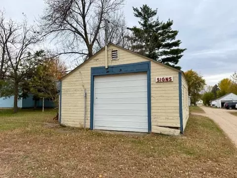 700 Drake Ave, Windom, MN 56101 photo 2