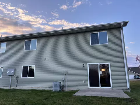 421 E Cheyenne St, Roberts, WI 54023 photo 2