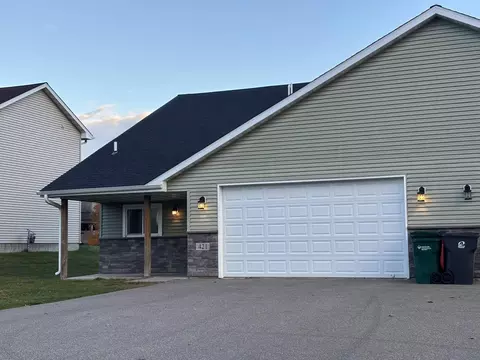 421 E Cheyenne St, Roberts, WI 54023