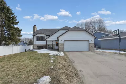 1831 Helena Rd N, Oakdale, MN 55128