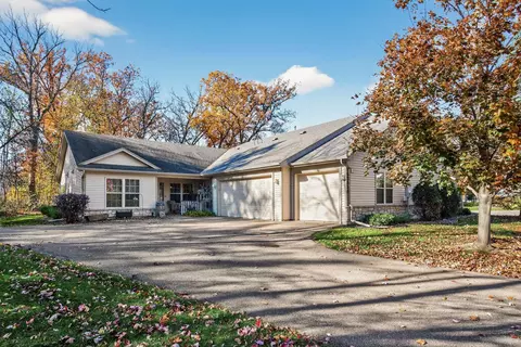 27724 Woodland Dr, Chisago City, MN 55013