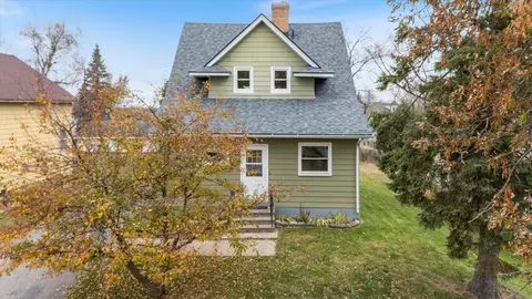514 4th St NW, Chisholm, MN 55719
