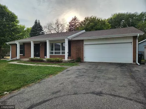 20 Camelot Dr, Mankato, MN 56001