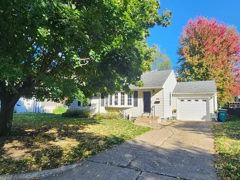 1015 Grandview Ave, Owatonna, MN 55060