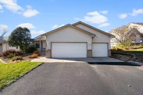 2005 Edgemont St N, Maplewood, MN 55117