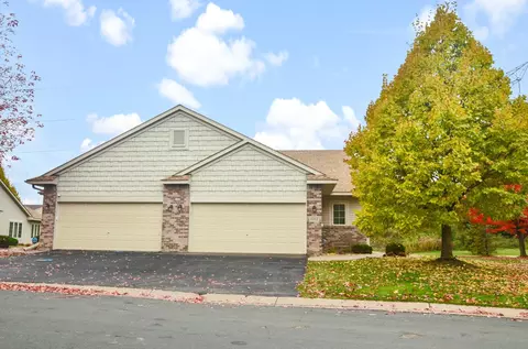 1212 Highridge Ct, Maplewood, MN 55109