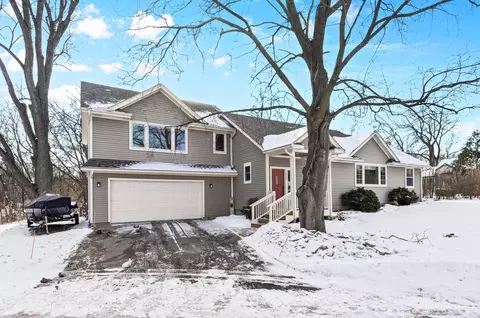 1432 Rose Pl, Roseville, MN 55113