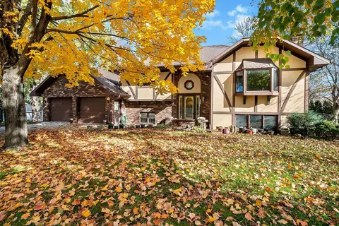 2005 15th St NW, Faribault, MN 55021