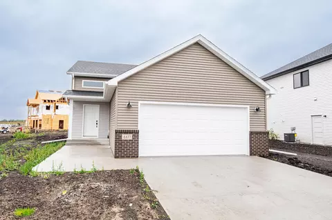 6611 Belding Dr S, Fargo, ND 58104