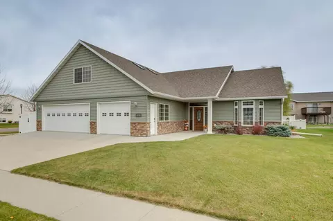 3608 Pierce St S, Fargo, ND 58104