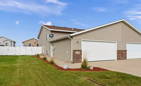4745 51st Ave S, Fargo, ND 58104