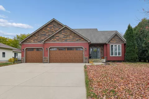 712 Churchill Dr SE, Owatonna, MN 55060