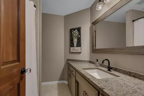 Bath - 707 Riverside Dr SE, Saint Cloud, MN 56304 photo 5 of 5