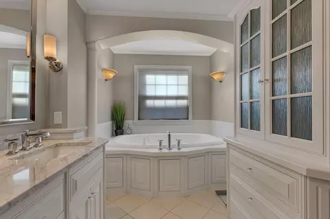 Bath - 707 Riverside Dr SE, Saint Cloud, MN 56304 photo 2 of 5