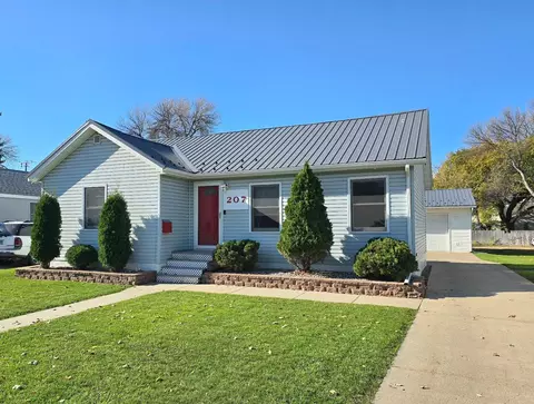 207 22nd St S, Fargo, ND 58103