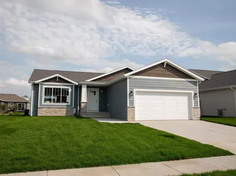 7342 29th St S, Fargo, ND 58104