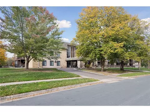 3461 Kent St #1005, Shoreview, MN 55126